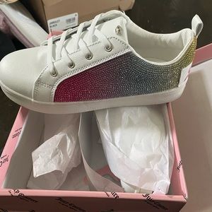 Juicy Couture size 3 kids sneaker